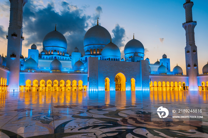 Sheikh Zayed Grand Mosque in Abu Dhabi, United Arab Emirates