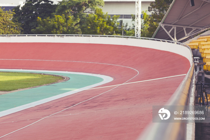 专业漂亮的自行车道。Velodrome