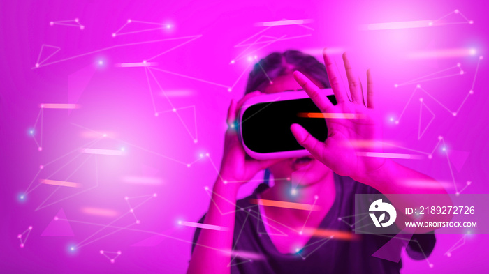 Metaverse，VR眼镜，GameFi，defi，区块链技术概念。拥有虚拟现实VR E的人