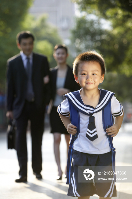 小朋友上学