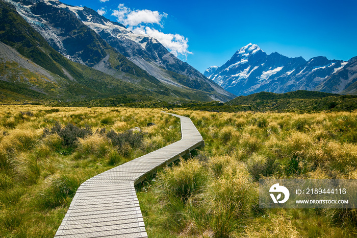 库克山来自胡克山谷，库克山是新西兰最高的山