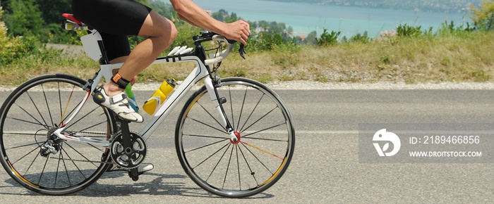 Bicicletta su strada