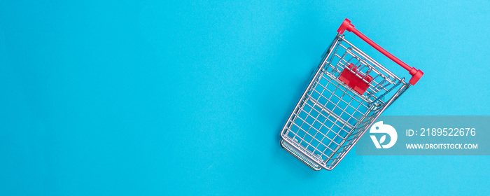 buying via online shop is easy as pie, small miniature shopping cart from above