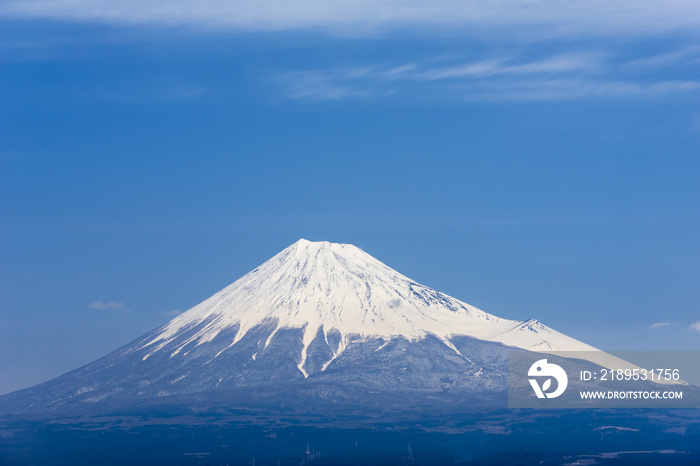 静岡県富士市吉原から望む春の富士山