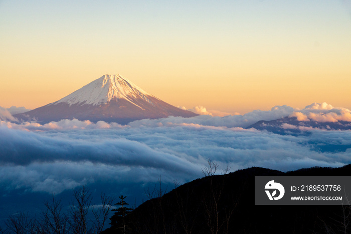 鳳凰三山からの風景　夕焼けの富士山と雲海