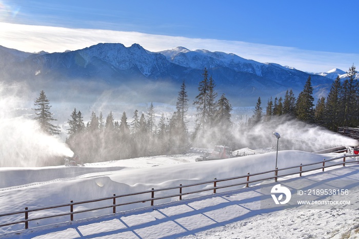 armatki śnieżne, naśnieżanie stoków narciarskich w Zakopanem, Tatry góry w Polsce