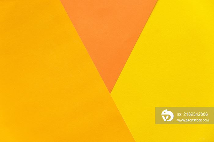 抽象的橙色和黄色纸张以抽象的形式堆叠在一起。抽象的彩色纸张背景
