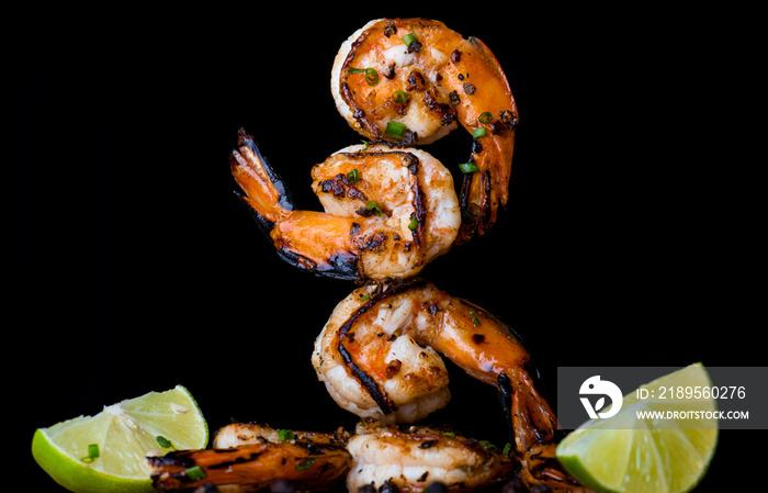 Skewer shrimps burnt grilled with spice seasoning.