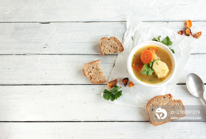 Gemüsesuppe Wurzelgemüse Schale Tisch Freiraum