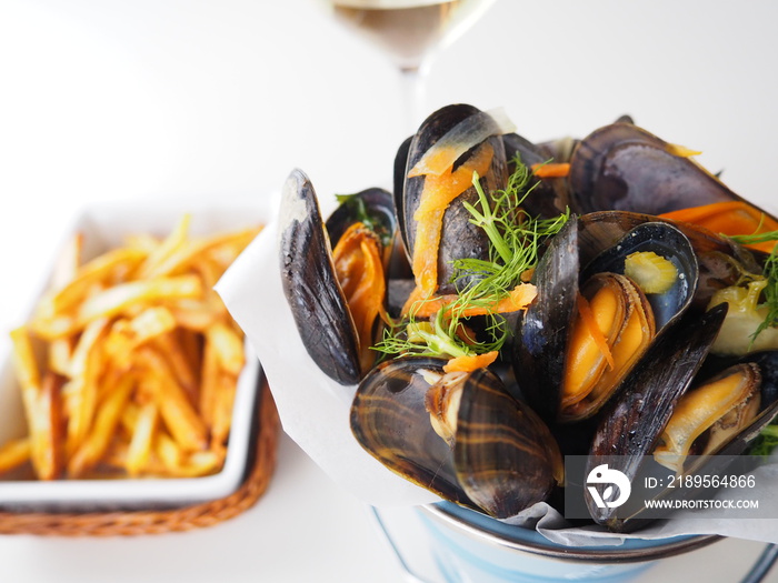 moules marinières au vin blanc et frites