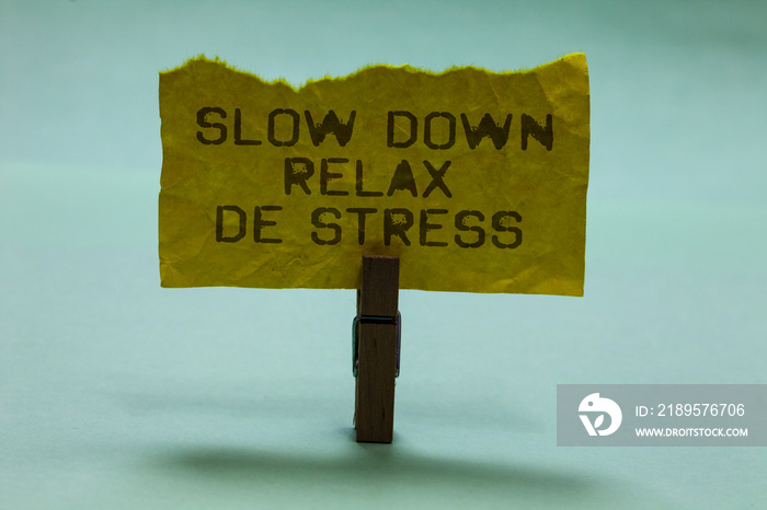 显示减缓放松减压的文字标志。概念照片休息一下，减少压力水平休息