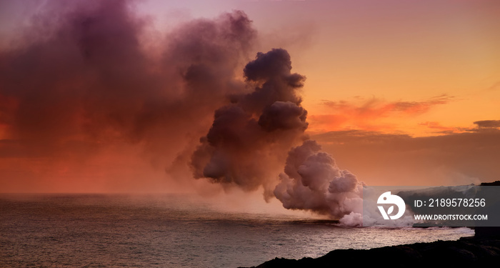 熔岩涌入海洋，在夏威夷基拉韦厄火山形成巨大的有毒烟雾