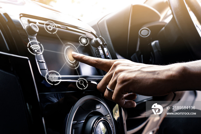 触摸交互汽车仪表盘屏幕，汽车内饰，控制智能汽车设置，无线通信
