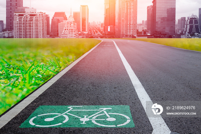 城市概念中的生态绿色交通系统的自行车道和未来城市地铁建筑