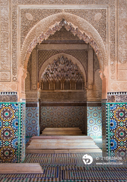阿拉伯建筑。摩洛哥彩色门。