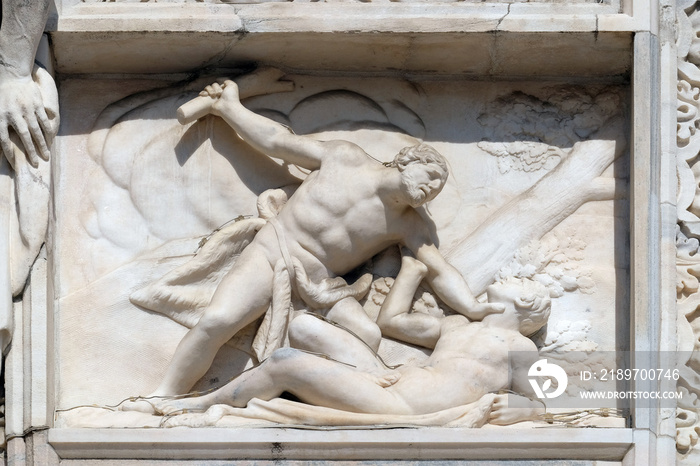 Cain killing Abel，Milan Cathedral，Duomo di Santa Maria Nascente正面的大理石浮雕