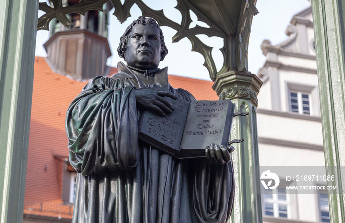 Denkmal von Martin Luther auf dem Marktplatz von Wittenberg, Sachsen-Anhalt, Deutschland