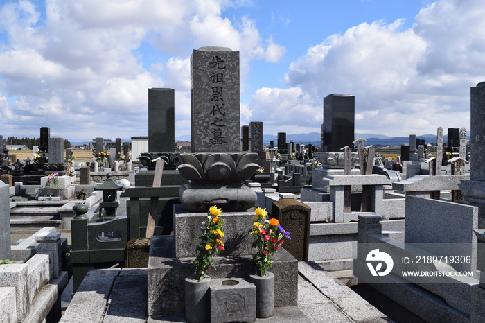 お墓の風景／山形県の庄内地方で、お墓の風景を撮影した写真です。