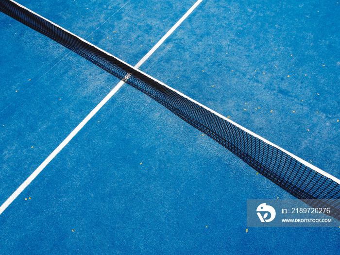 蓝色padel网球场，无人机图像。俯视图