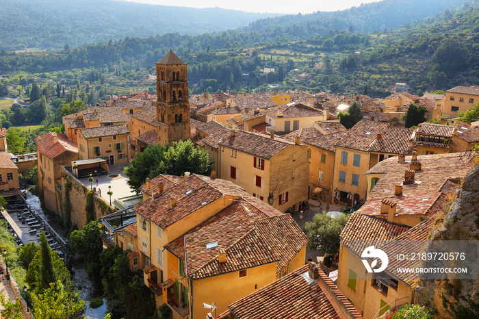 Moustiers Sainte-Marie村庄景观，法国