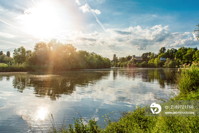 Aschaffenburg主干道Sonnenstrahlen Spiegelung