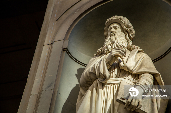 意大利佛罗伦萨市的莱昂纳多·达芬奇雕像艺术家。