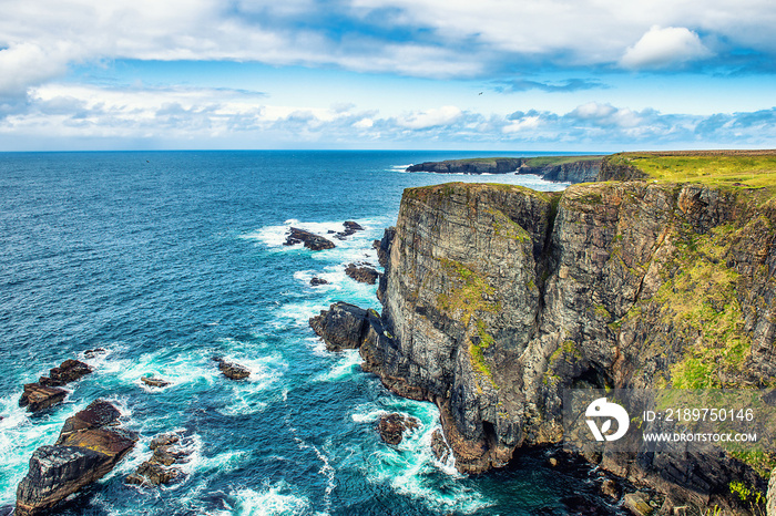 爱尔兰的蓝海和悬崖美景