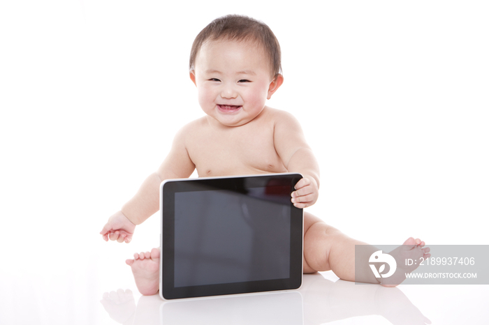婴儿和平板电脑