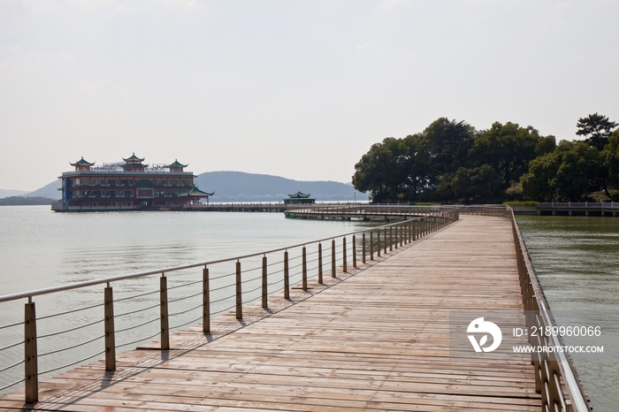 江苏省无锡太湖湖畔--蠡湖景观