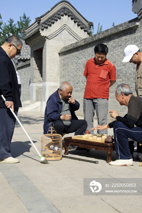 东方老人生活