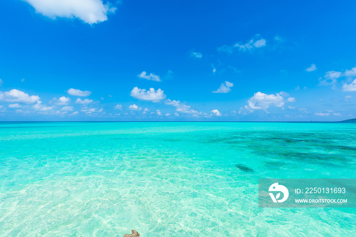 美しい宮古島の海　Beautiful beach in Miyakojima Island, Okinawa.