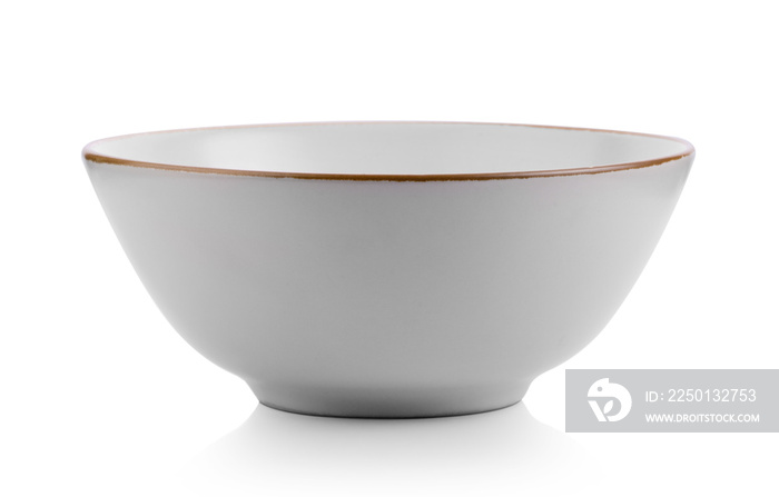 白色背景上隔离的陶瓷白色碗