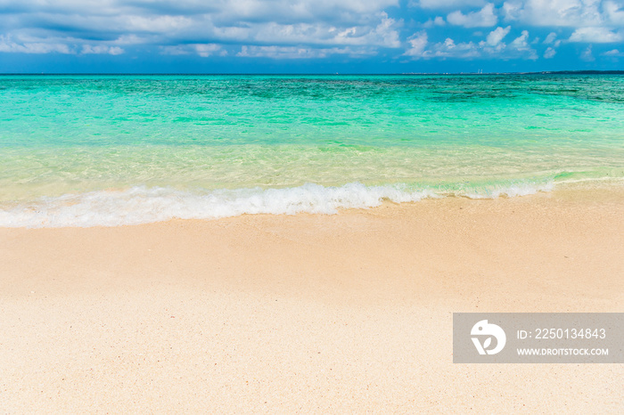 宮古島の海　Beautiful beach in Miyakojima Island, Okinawa.