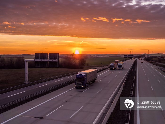 Panorama Logistik auf der Autobahn