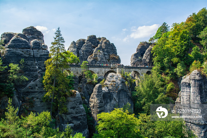 Die Basteibrücke in Lohmen in der sächsischen Schweiz im Elbsandsteingebirge