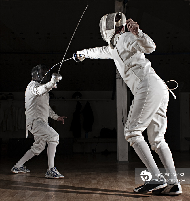 Épée swordsmen fencing.