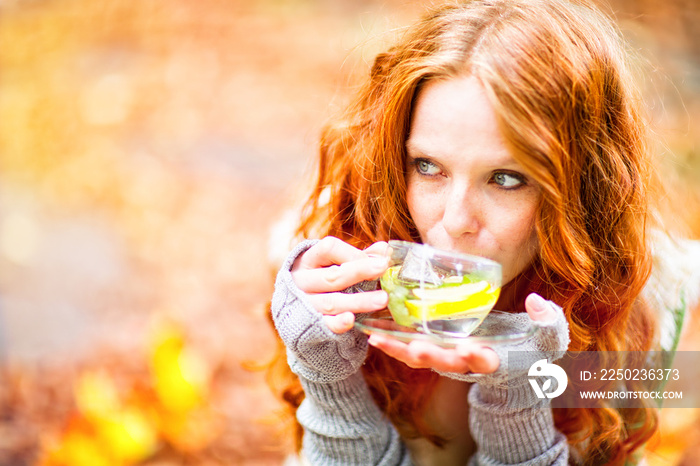 Tee trinken in der Natur