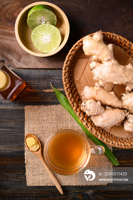 木底酸橙蜂蜜姜茶，健康草药饮料，桌面视图