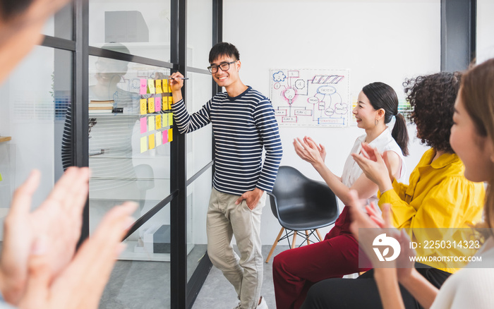 Asian business people clapping hands/applause  while meeting for success in modern office, casual cl