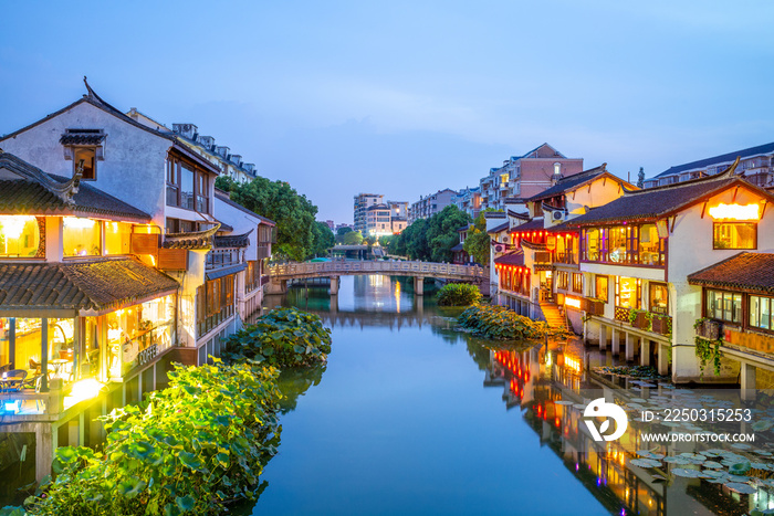 中国上海七宝古镇夜景