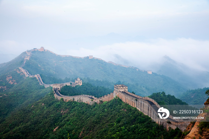 Great Wall in China，The Great Wall and the beautiful clouds in the morning