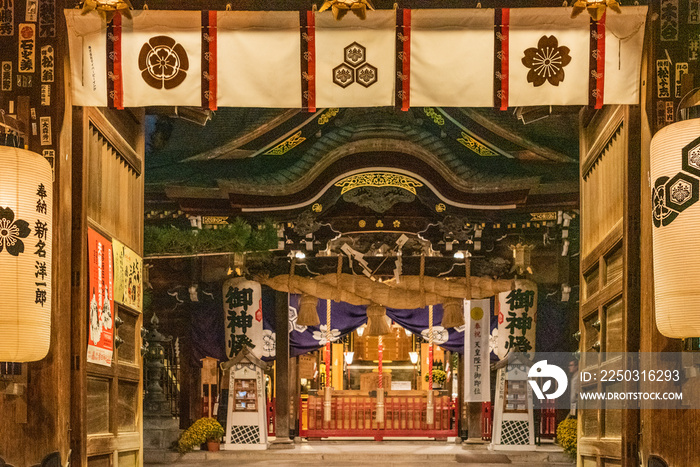 夜の櫛田神社正面