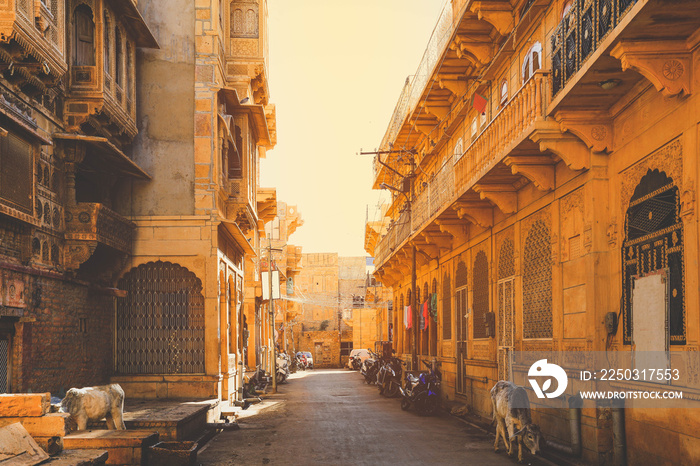狭窄的街道上有古老的哈维利房屋，是斋沙默尔历史悠久的印第安人房屋。斋沙默尔被称为Go