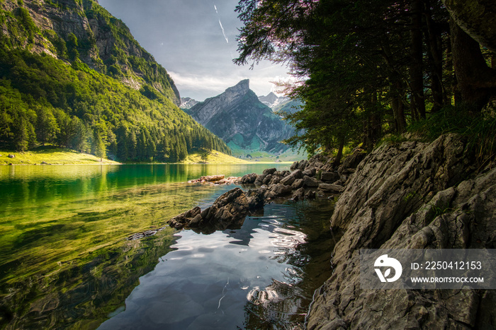 Seealpsee mit Blick auf Säntis