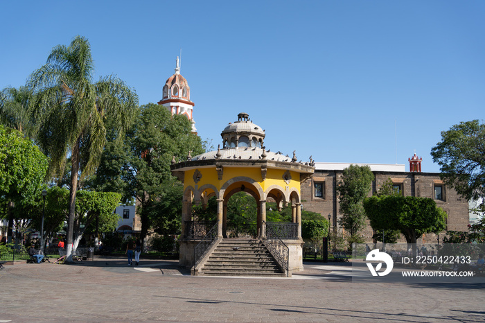 Plaza jardín Hidalgo en el Centro de San Pedro de Tlaquepaque en el Estado de Jalisco.