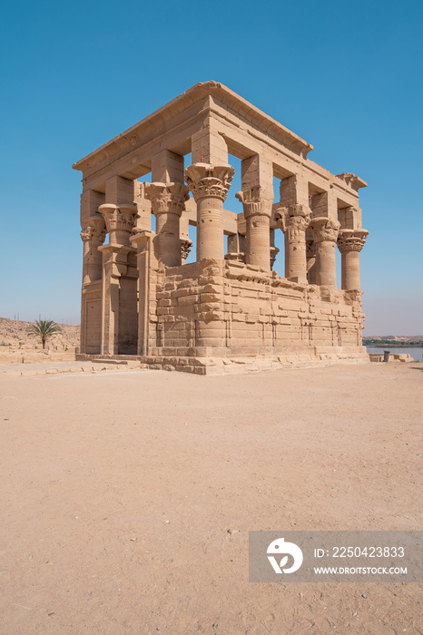 上埃及阿斯旺尼罗河附近的菲莱神庙