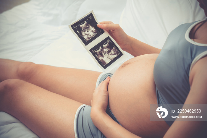 pregnant woman holding ultrasound