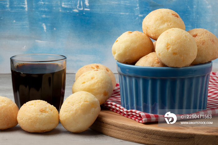 Traditional cheese bread (pão de queijo) with black coffee.