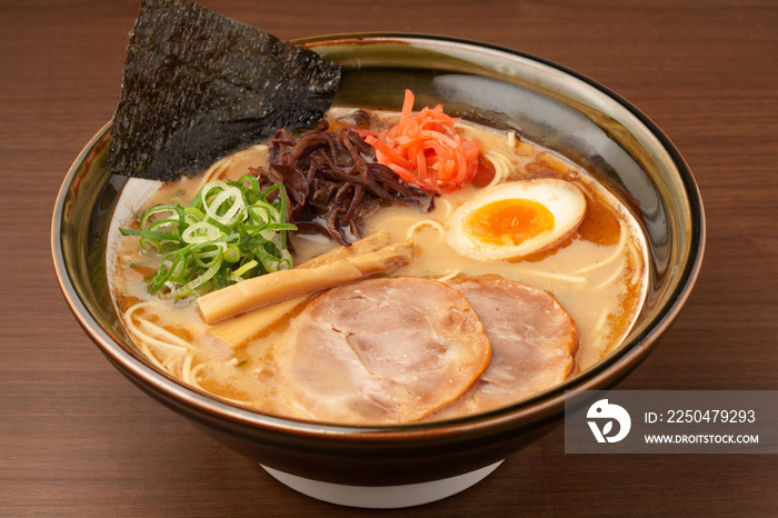 豚骨ラーメン