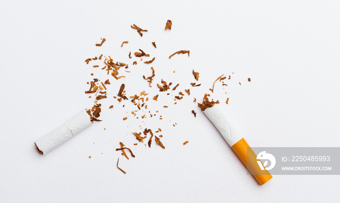 5月31日世界无烟日，禁止吸烟，关闭碎堆香烟或烟草停止标志